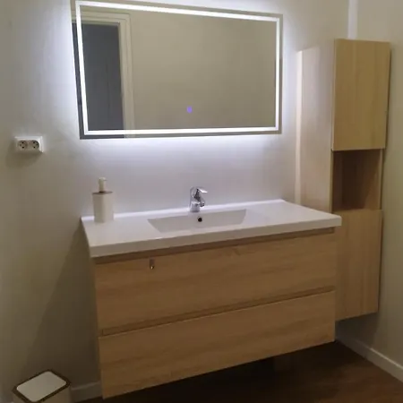 Maison En Bord De Meuse Aux Portes De La Rn4 *